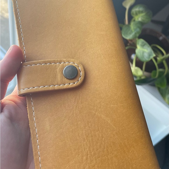 Portland Leather Goods women’s Bifold wallet Sunflower color - Picture 3 of 4